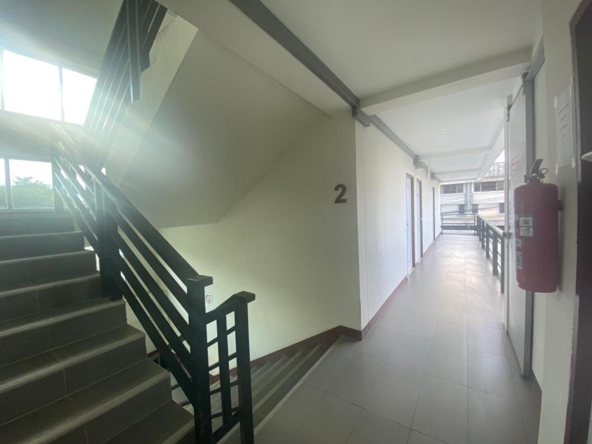 Oyo 1135 Triple A Residence Chiang Mai Exterior foto